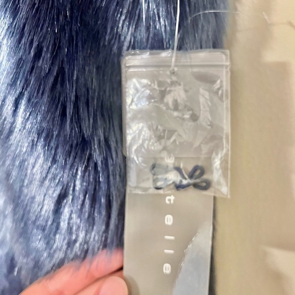 Bagatelle, Faux Fur Vest Color Midnight Blue, Women’s Size Small, NWT - Picture 3 of 9